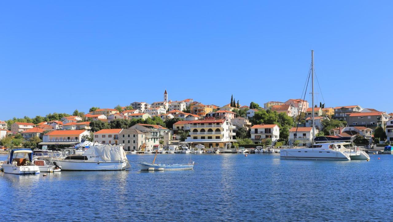 Apartments By The Sea Seget Vranjica, Trogir - 1038 Exterior foto
