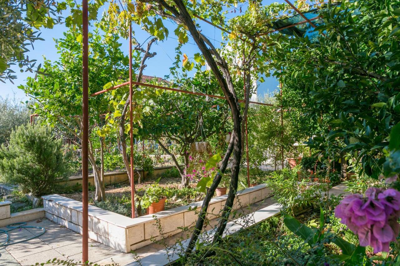 Apartments By The Sea Seget Vranjica, Trogir - 1038 Exterior foto
