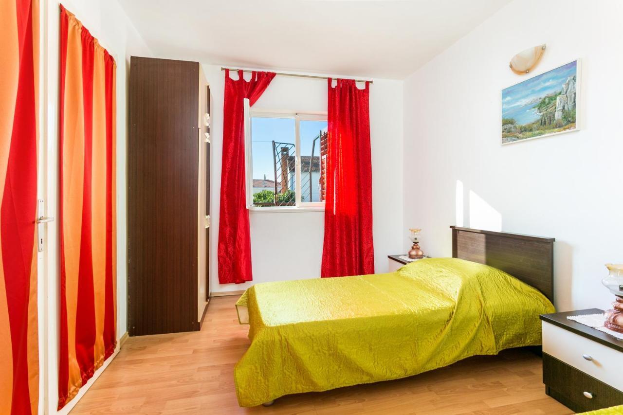 Apartments By The Sea Seget Vranjica, Trogir - 1038 Exterior foto