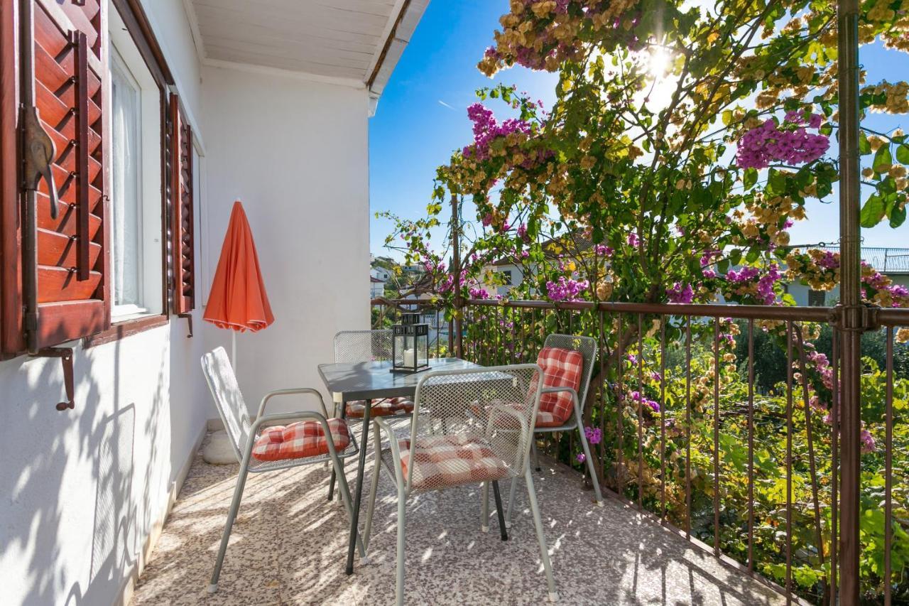 Apartments By The Sea Seget Vranjica, Trogir - 1038 Exterior foto